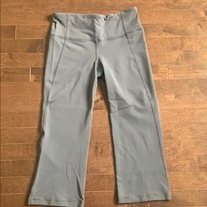 Lululemon cropped pant- barely worn!
